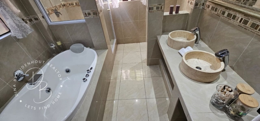 7 Bedroom Property for Sale in Safari Gardens North West